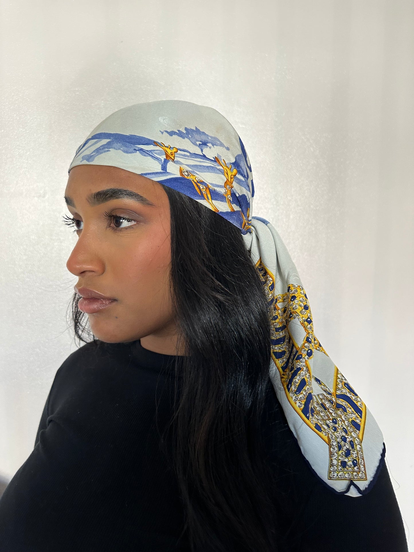 Cartier White/Gold/Blue Scarf