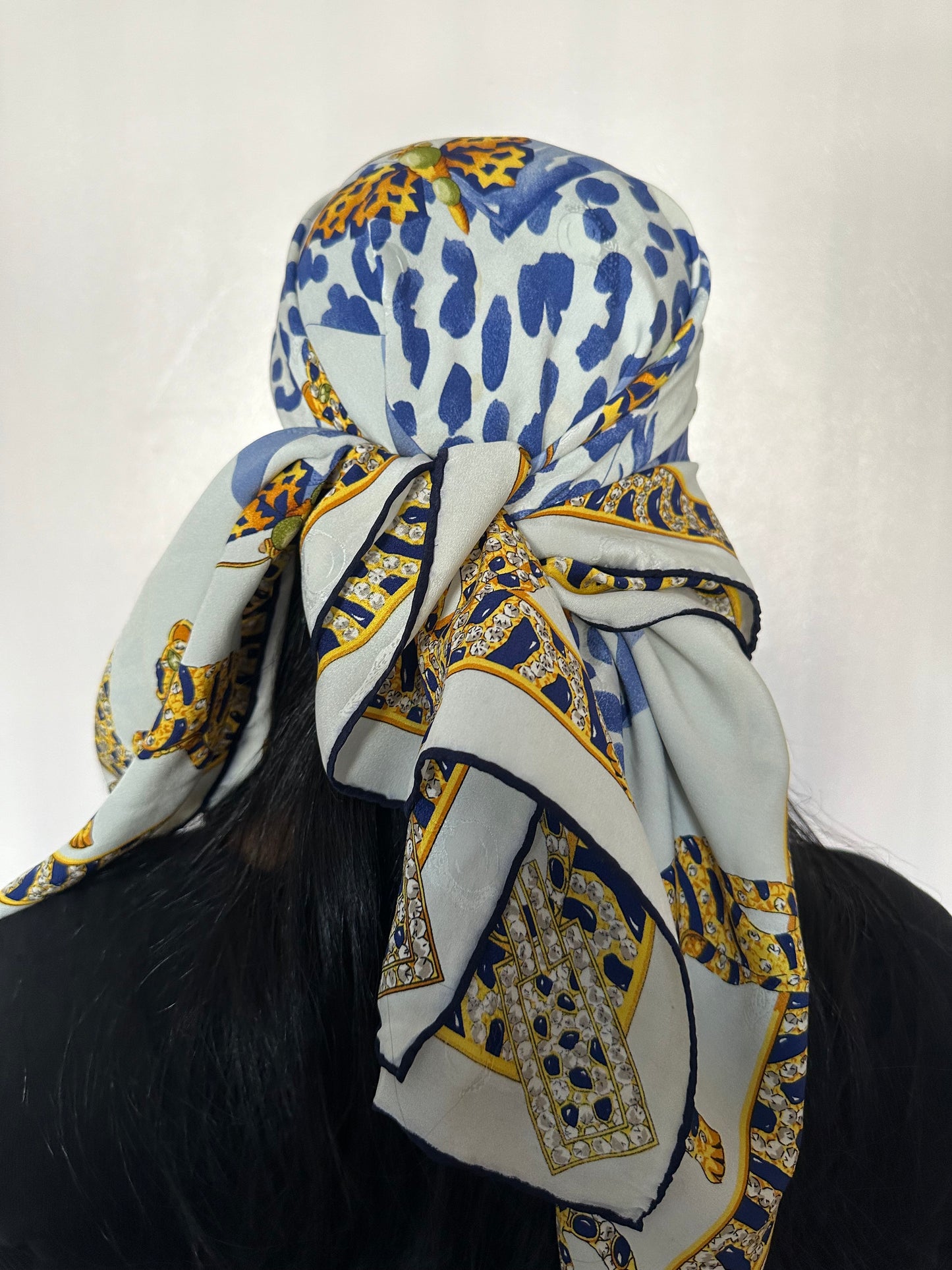 Cartier White/Gold/Blue Scarf